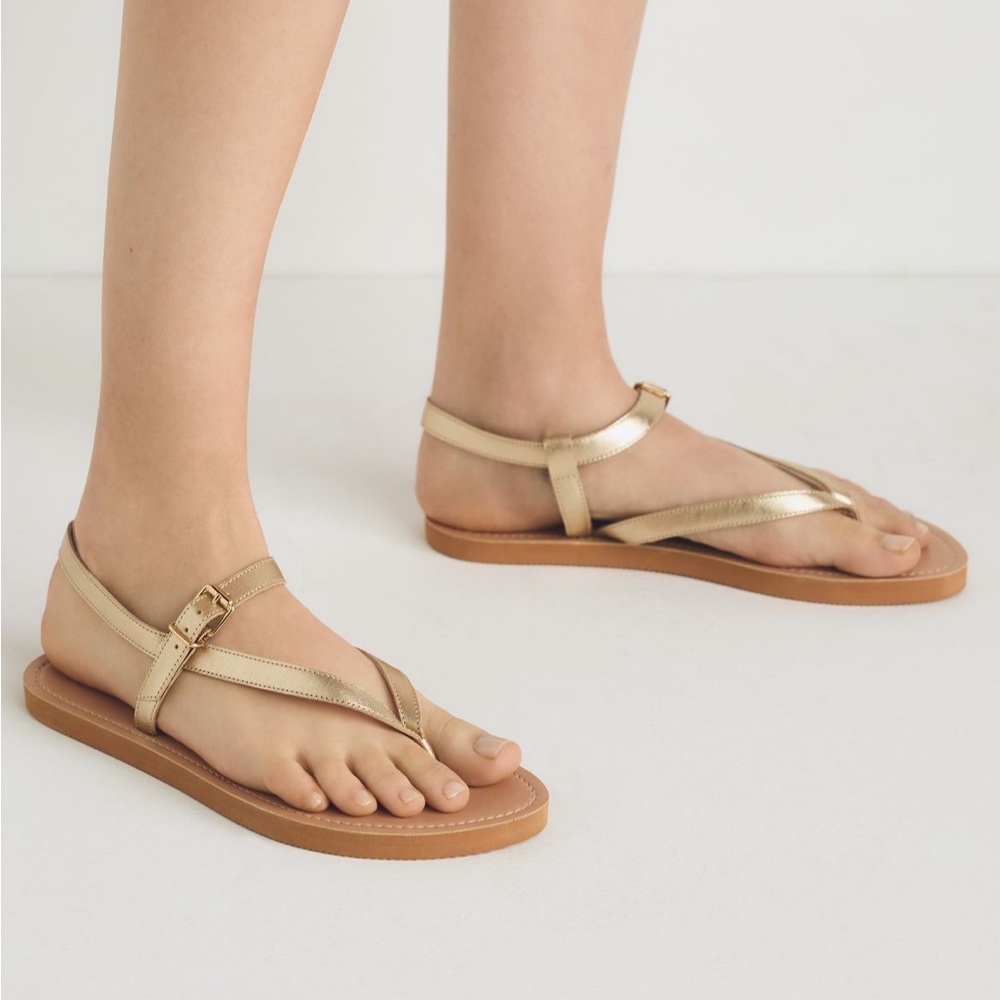 Pilcro Anthropologie Women’s Gold Thong Sandals Size 39 (8-8.5) New